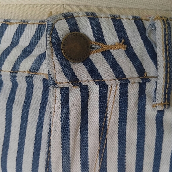 ROXY Striped Shorts - Picture 4 of 8